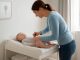 Ergonomi ved puslebord: Sådan indstiller du korrekt arbejdshøjde og undgår ondt i ryggen -  - Professional illustration and visual guide