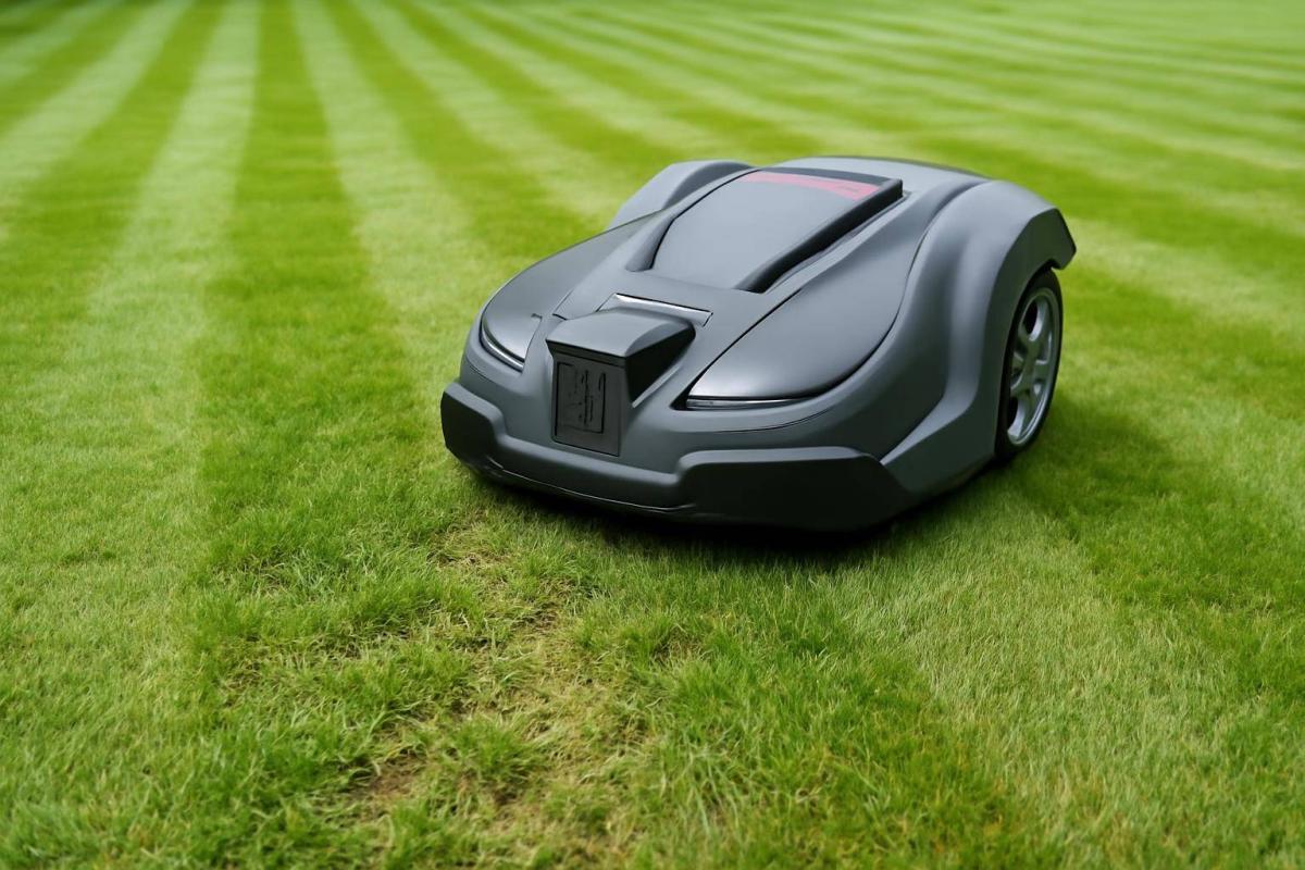 Robotplæneklipper klipper ujævnt eller efterlader striber i græsset - En velfungerende robotplæneklipper giver normalt et meget jævnt resultat...